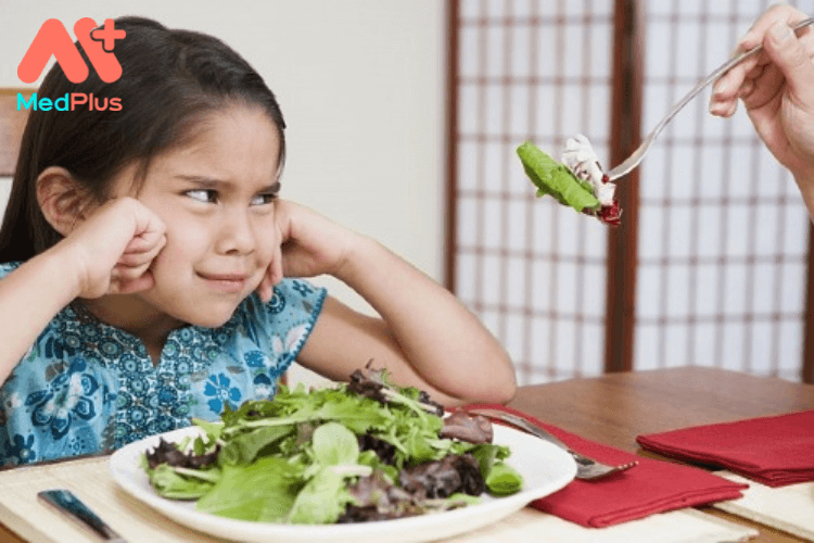 Có nên giấu rau vào thức ăn của trẻ không?