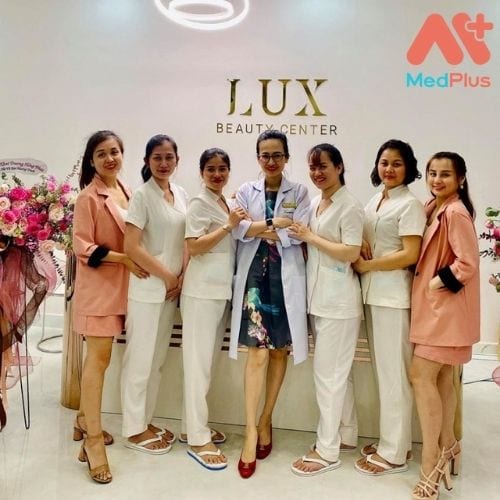 Đội ngũ nhân viên tại Lux Beauty Center