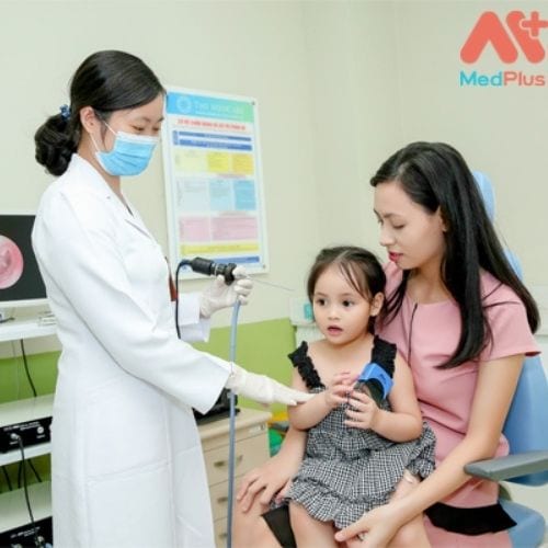 Khám bệnh cho trẻ tại Phòng khám Nhi khoa Quốc tế The Medcare Hà Nội