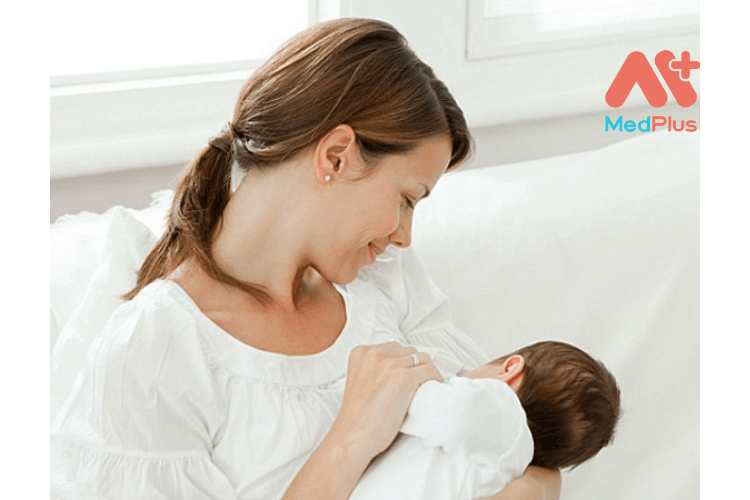 Mẹ bị viêm gan siêu vi có nên cho con uống sữa mẹ?