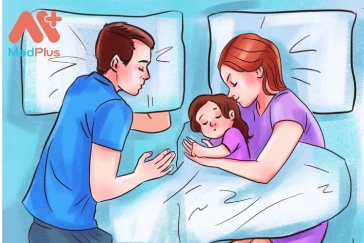 Nếu ngủ chung với trẻ có thể ảnh hưởng tiêu cực đến giấc ngủ của cha mẹ, tại sao các gia đình lại làm điều đó?