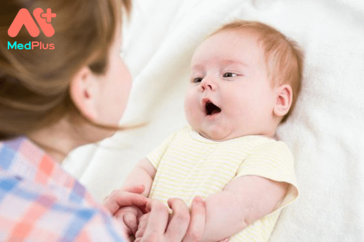 9 mẹo trò chuyện với trẻ 6 tháng tuổi