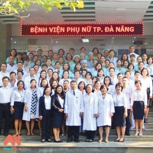 Đội ngũ bác sĩ và nhân viên y tế Bệnh viện Phụ Nữ Đà Nẵng có trình độ và tận tâm