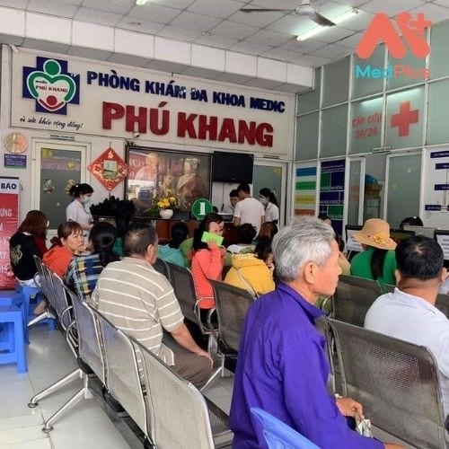Khu vực chờ khám bệnh tại Phòng khám đa khoa Medic Phú Khang