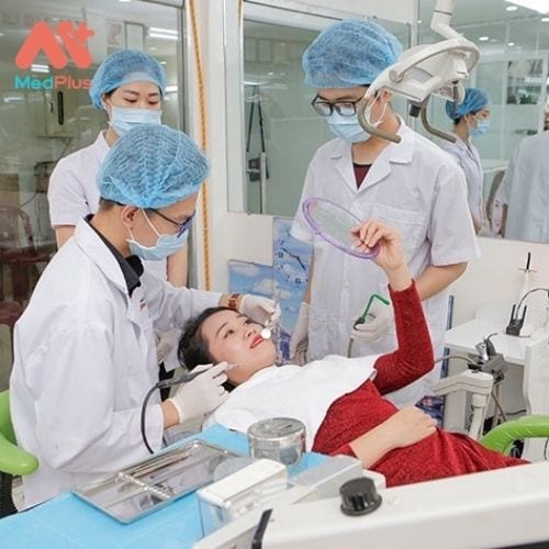 Nha khoa Sao Việt có đội ngũ bác sĩ giỏi và trang thiết bị hiện đại