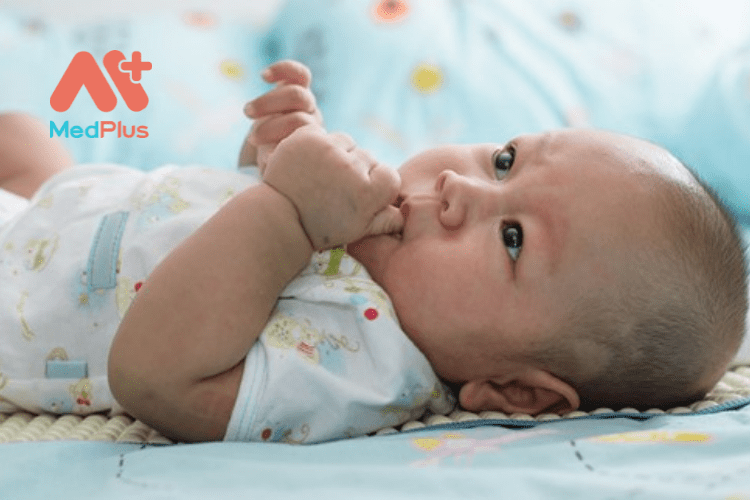 Mút ngón tay cái ở trẻ sơ sinh