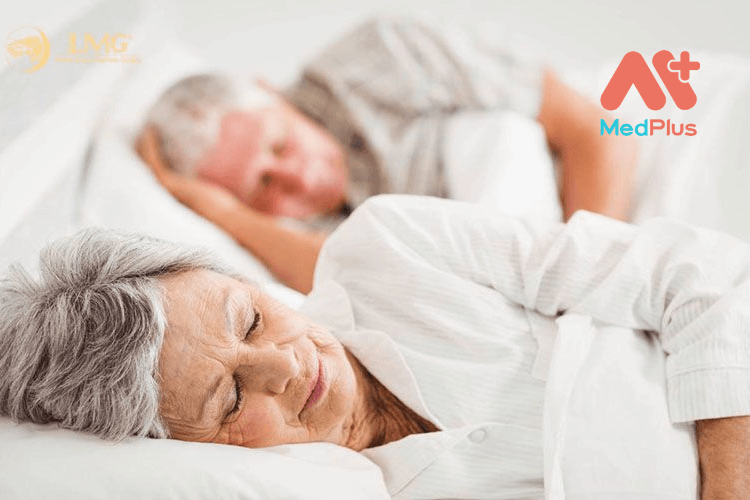 8 giải pháp ngủ ngon cho người lớn tuổi