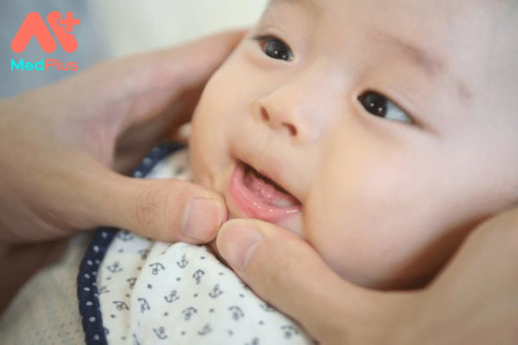 Những điều mẹ cần lưu tâm khi trẻ mọc răng