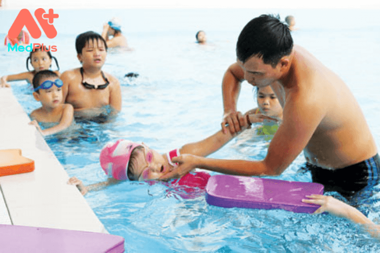 Những quy tắc an toàn khi tập bơi cho trẻ