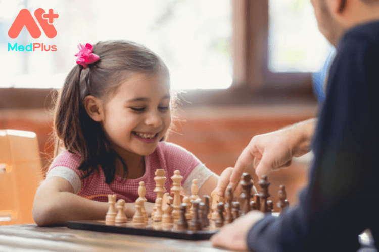 4 bước dạy bé chơi cờ vua tại nhà