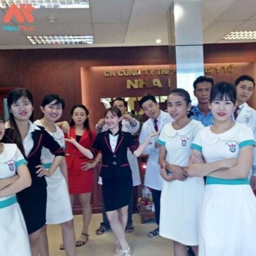 Nha khoa Việt Mỹ với đội ngũ bác sĩ và nhân viên giỏi và tận tâm