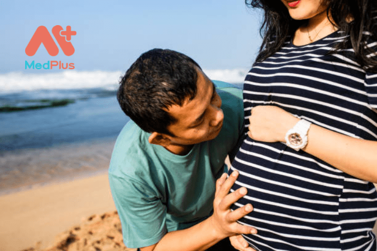 Trẻ sơ sinh có thể khóc trong bụng mẹ không?
