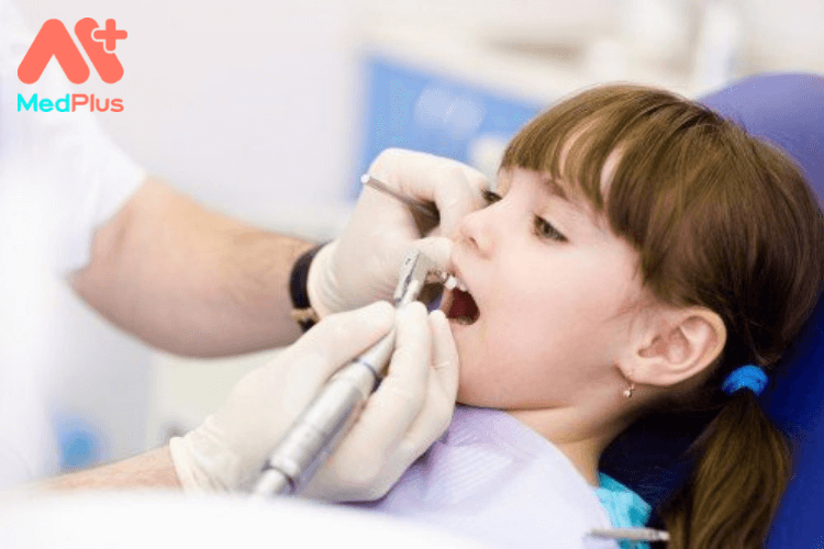 Bệnh ăn mòn chân răng ở trẻ em phải làm sao?