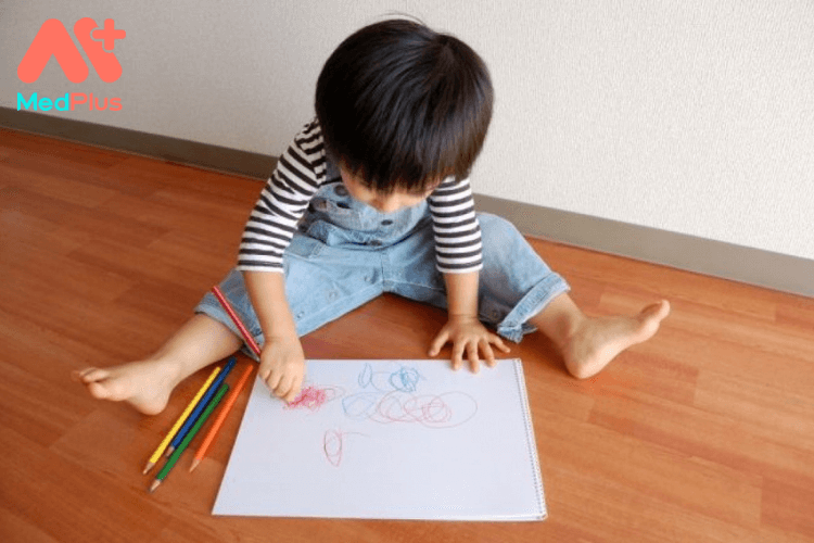 Có nên tập viết tay phải cho bé thuận tay trái?