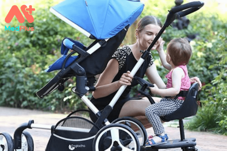 Lưu ý chọn mua xe đẩy cho em bé phù hợp