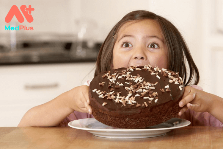 Nên hay không nên cho trẻ ăn đồ ngọt?