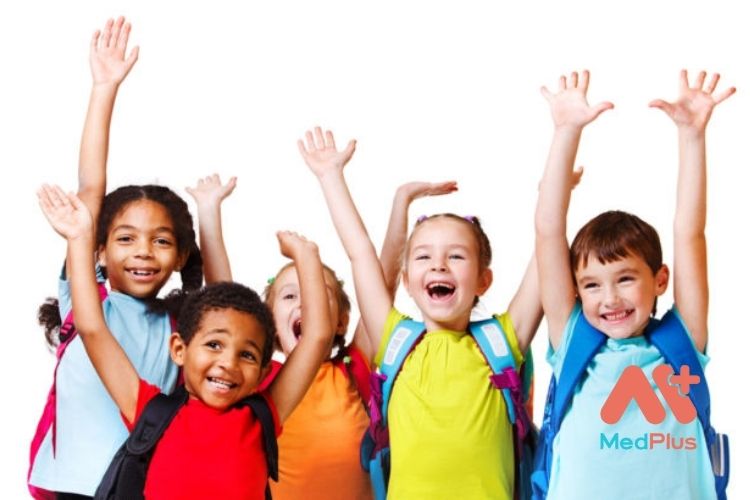 Bảo hiểm cho bé đi học