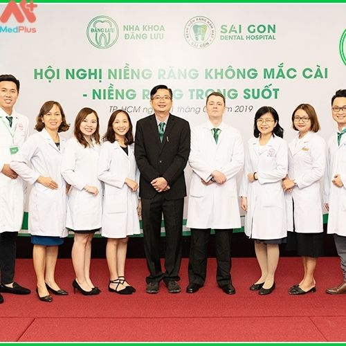 Nha khoa Đăng Lưu có đội ngũ bác sĩ và nhân viên y tế có trình độ và tận tâm