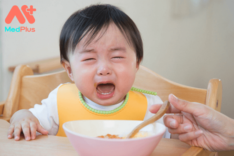 Làm sao khi trẻ không chịu ăn cơm?