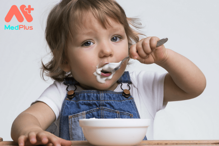 Nên cho trẻ ăn sữa chua vào thời điểm nào?