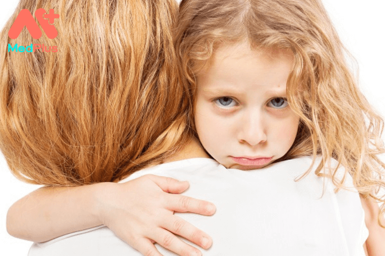 4 lưu ý nuôi dạy trẻ nhạy cảm