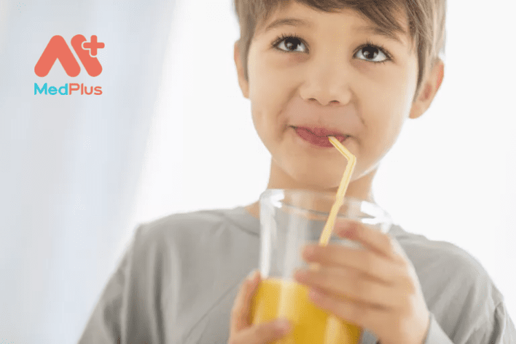 Trẻ em có nên được uống nước trái cây?