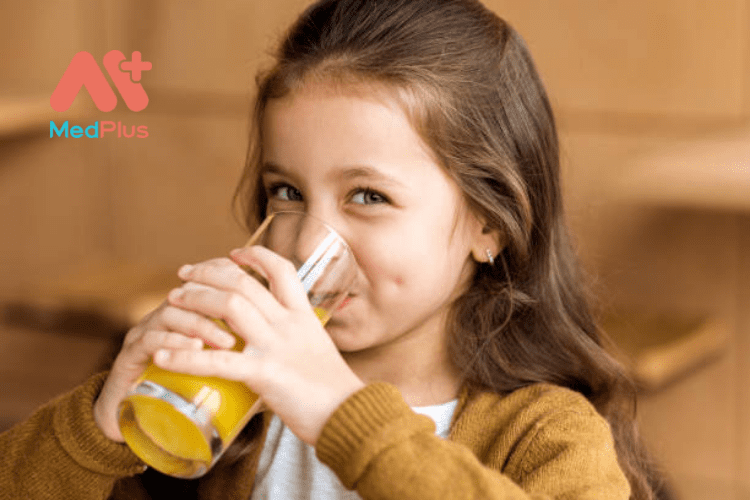 Trẻ em có nên được uống nước trái cây?