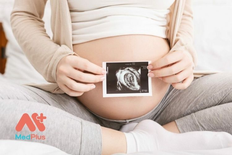 mẹ bầu tham gia bảo hiểm xã hội bắt buộc sẽ được hưởng quyền lợi thai sản khi sinh con