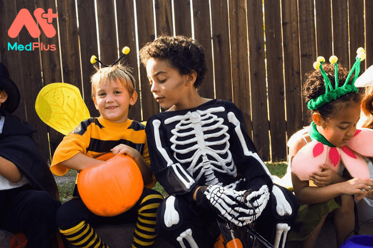 Làm gì để giúp trẻ vượt qua nỗi sợ Halloween?