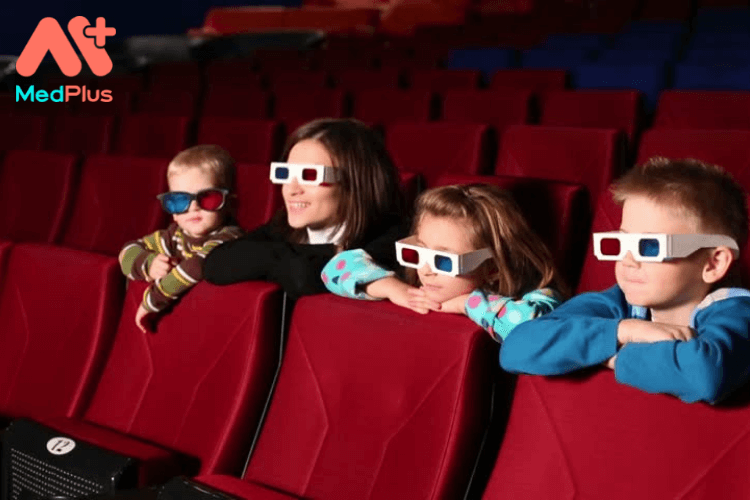 Liệu có nên đưa trẻ nhỏ vào rạp xem phim?