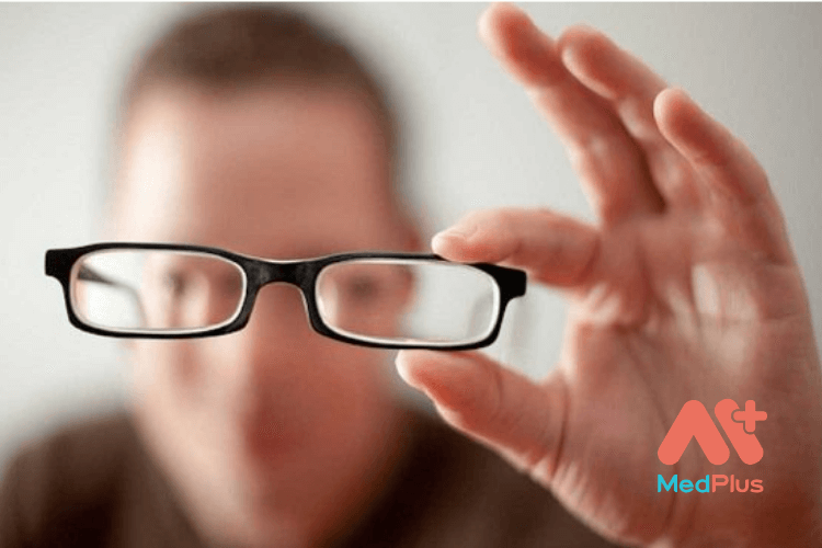 Loạn thị có chữa được không?
