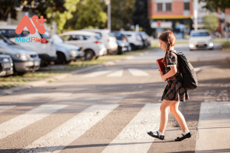 Tại sao nên để trẻ em đi bộ đến trường?