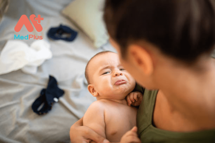Cai sữa đột ngột dẫn đến hậu quả gì cho mẹ và bé?