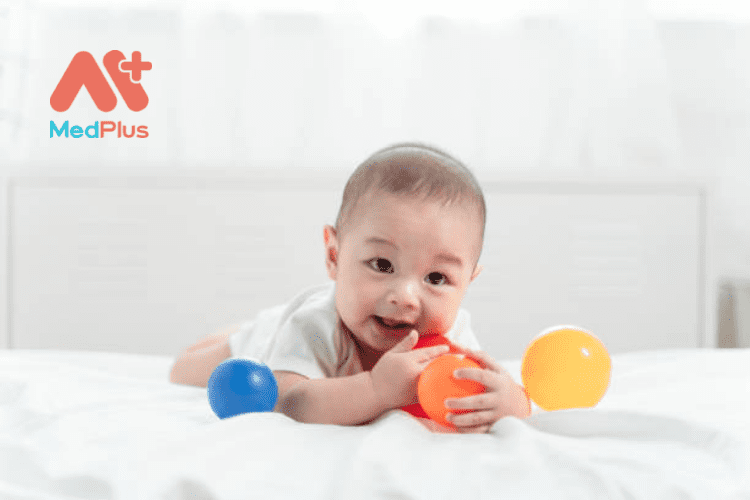 Những hoạt động vui chơi nên cho trẻ 6 tháng tuổi chơi
