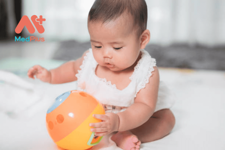 Những hoạt động vui chơi nên cho trẻ 6 tháng tuổi chơi