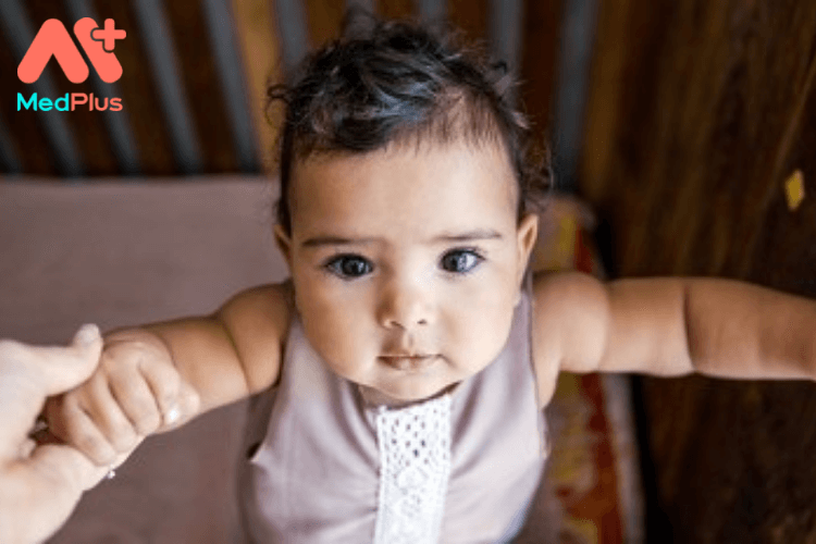 5 cách giúp phát triển giác quan ở bé 0-1 tuổi