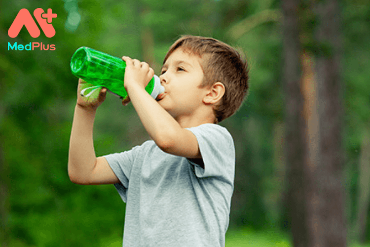 5 loại thức ăn và đồ uống không tốt cho trẻ