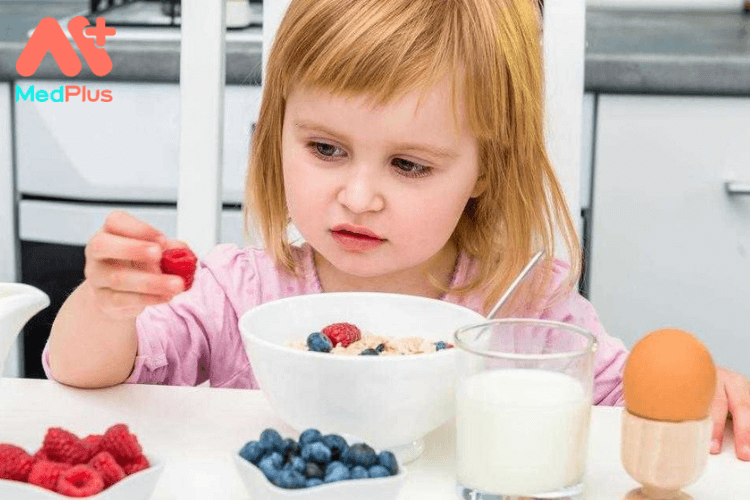 5 mẹo giúp trẻ làm quen với đồ ăn mới