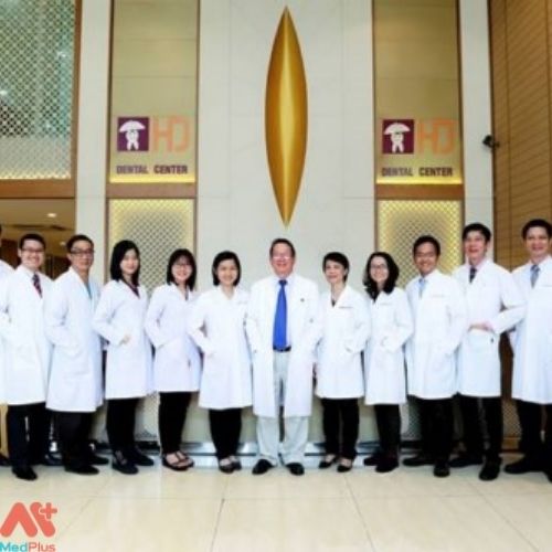 Nha khoa Dr Hùng và cộng sự tập hợp đội ngũ bác sĩ và nhân viên chuyên nghiệp và tận tâm