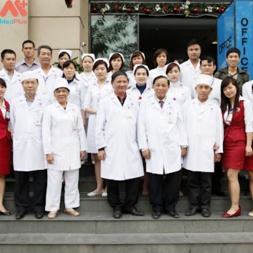 Phòng khám Đa khoa Quốc tế VietSing có đội ngũ bác sĩ và nhân viên y tế giỏi và tận tâm