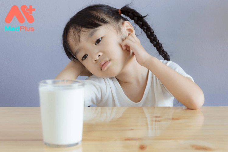 Trẻ nhỏ có bị thiếu canxi nếu không uống sữa?