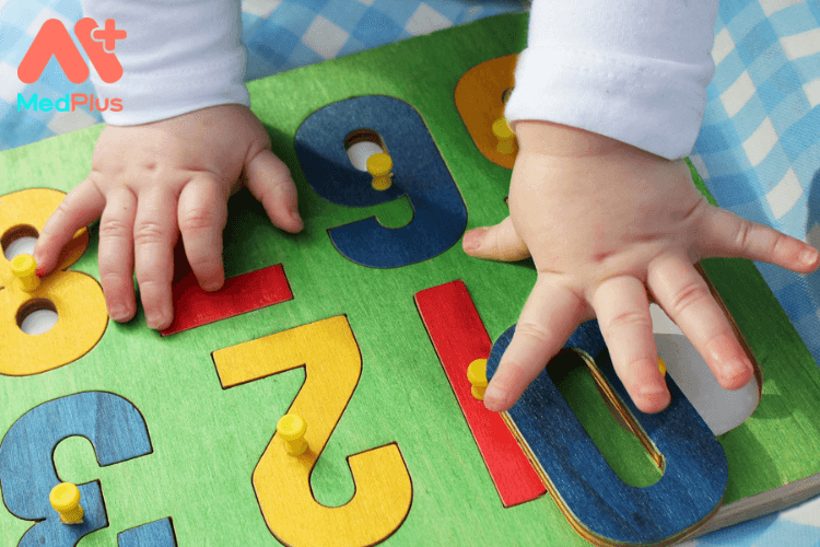 Giúp bé 0-1 tuổi làm quen với các con số