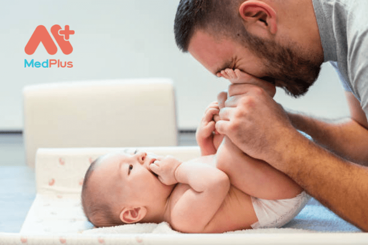 Hướng dẫn tất tần tật về cách thay tã cho em bé