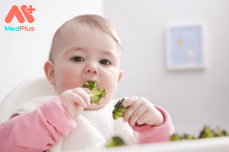 Những điều trẻ 0-1 tuổi biết được trong bữa ăn