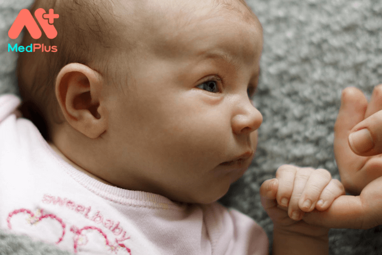 Những phát triển nhận thức ở bé 1 tháng tuổi