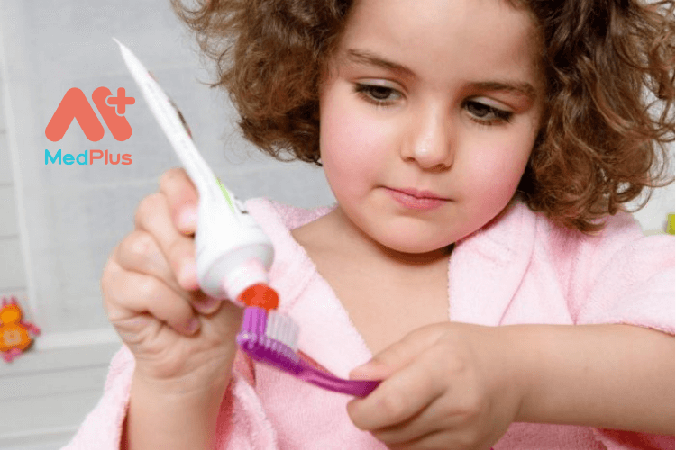 Làm thế nào để phòng ngừa răng nhiễm flo ở trẻ?