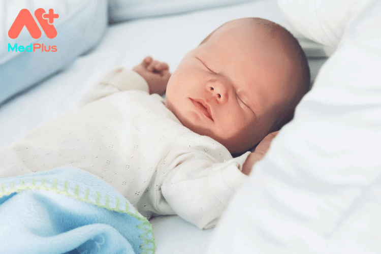 Trẻ sơ sinh ngủ ngáy phải làm sao?