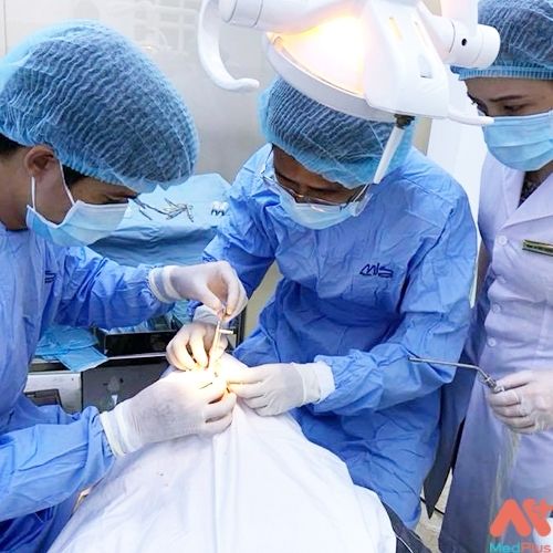 Nha khoa Đông Nam thực hiện phẫu thuật hàm an toàn và chất lượng
