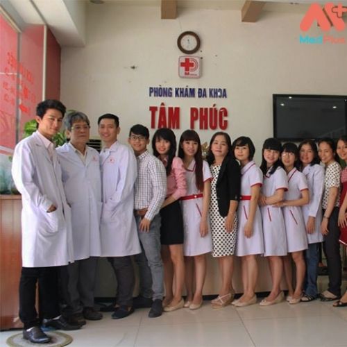 Phòng khám Đa khoa Tâm Phúc có đội ngũ bác sĩ và nhân viên y tế giỏi và tận tâm