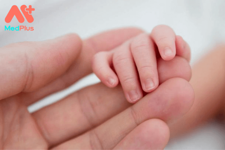 Chăm sóc tay chân cho trẻ sơ sinh đúng cách